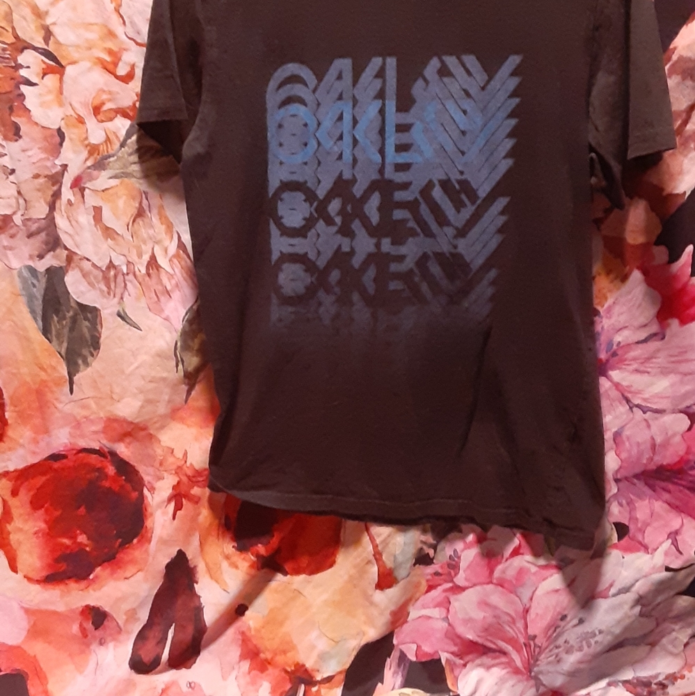 Oakley black tshirt size small